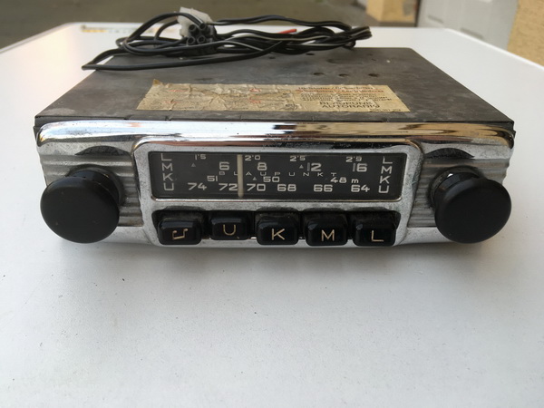 25.  Autorádio Blaupunkt Praha