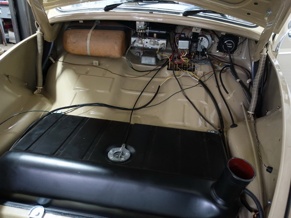 28. Repase nádrže a montáž elektro  - únor 2021