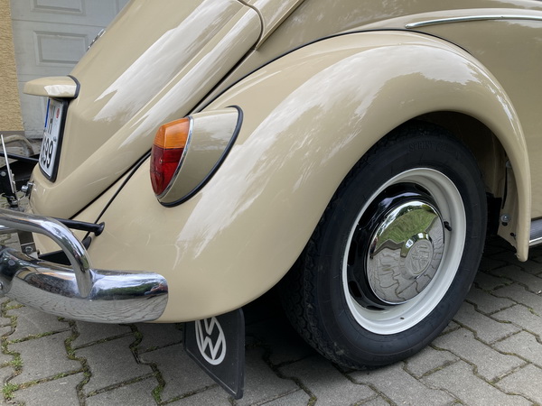 32. Kola, poklice a zástěrky vzor 1967