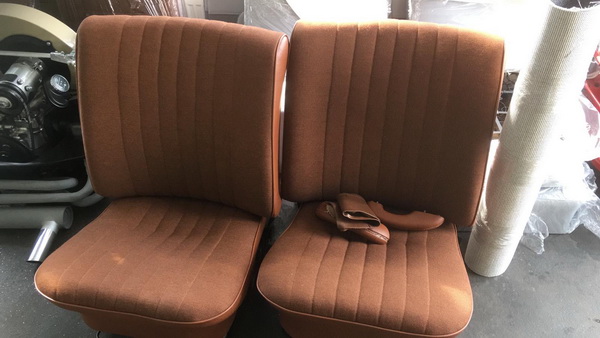 37. Nové čalounění sedadel.jpg