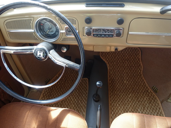 Palubovka s Rádiem Blaupunkt