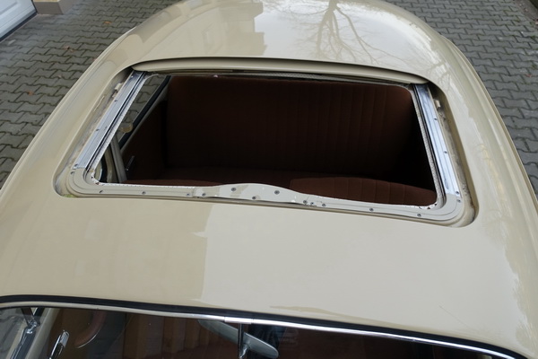 Odsuvný díl střechy